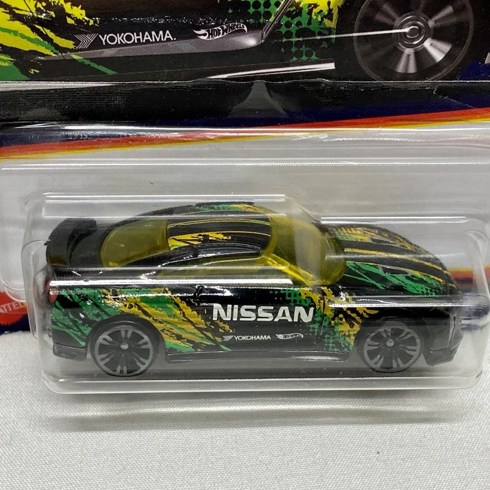 Hot Wheels Neon Speeders 2017 Nissan GT-R (R35) 3:8 Black Yellow Green 3/8 3